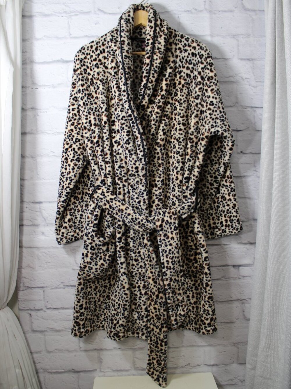 Victoria's Secret Medium Large Leopard Print Plush Tie Robe Fall Winter Lounge